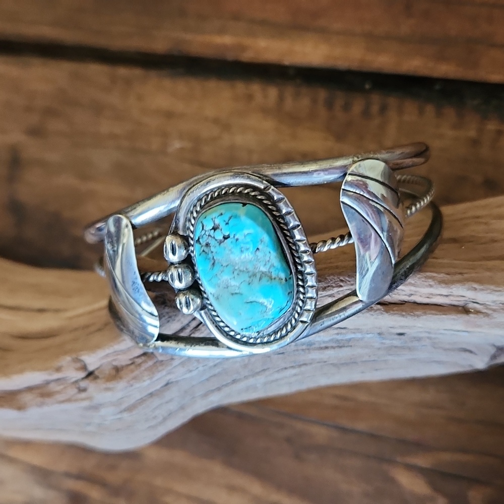 Vintage Sterling & Turquoise Cuff Bracelet - Picture 5 of 11